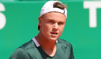 Rune bezwingt Baez und zieht ins Viertelfinale in Barcelona ein
