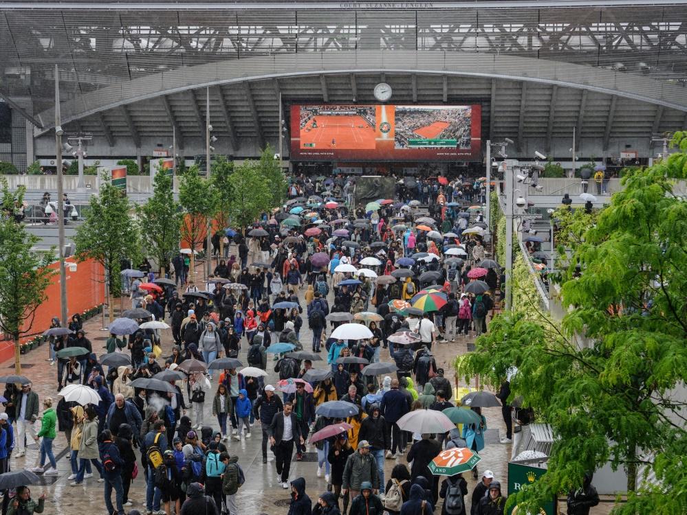 Η βροχή αναστέλλει τους Hurkacz, Shapovalov, Dimitrov, Bergs, Shelton και Auger-Aliassime στο Roland Garros