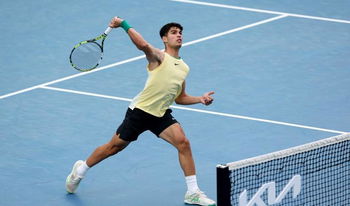 Alcaraz schlägt Shevchenko und zieht in die zweite Runde der Australian Open ein