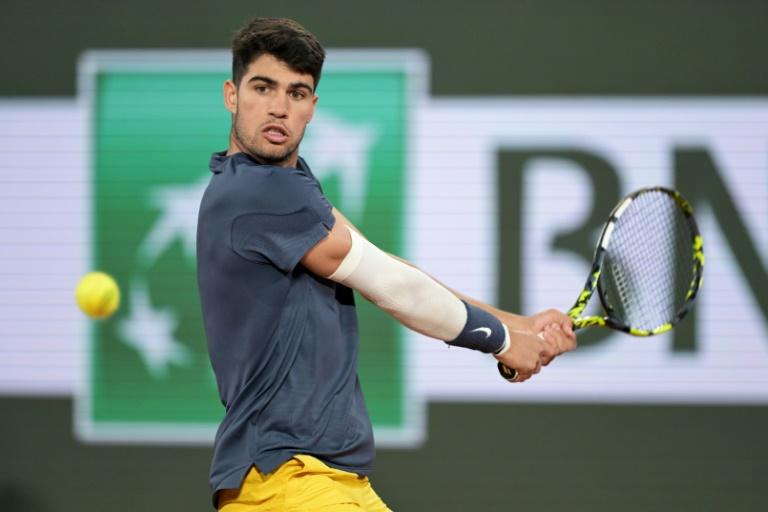 Alcaraz takes advantage of a disappointing Auger-Aliassime to join Tsitsipas in the quarter-finals of Roland-Garros!