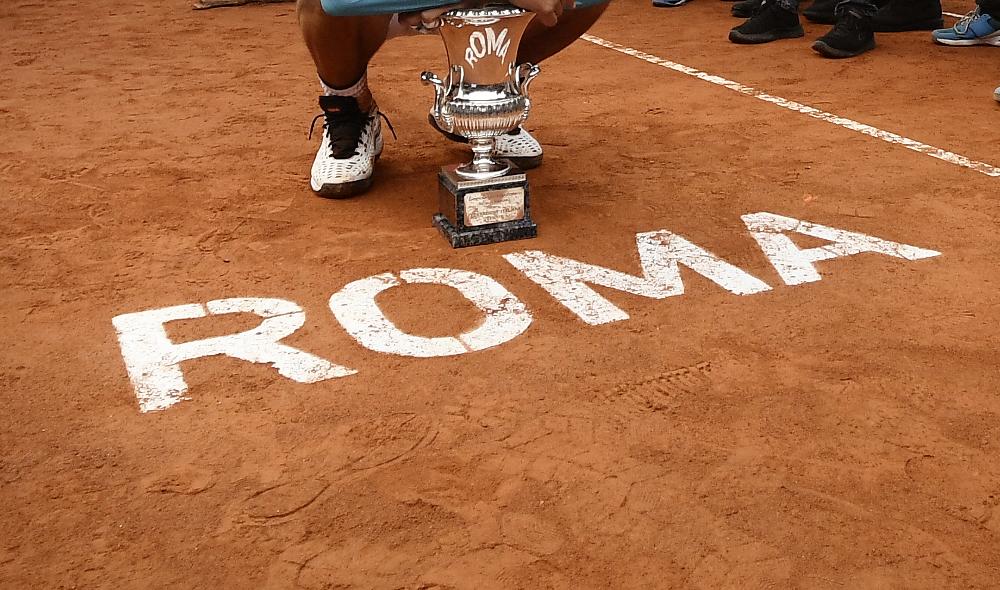 Here we go in Roma! Without transition, 9 hours after US Open verdict, ATP and WTA tours have already jumped into red ocher of Italian clay