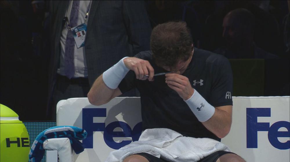 Murray se coupe les cheveux en plein match 