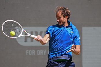Medvedev First to Qualify for Halle Tournament Semifinals  
