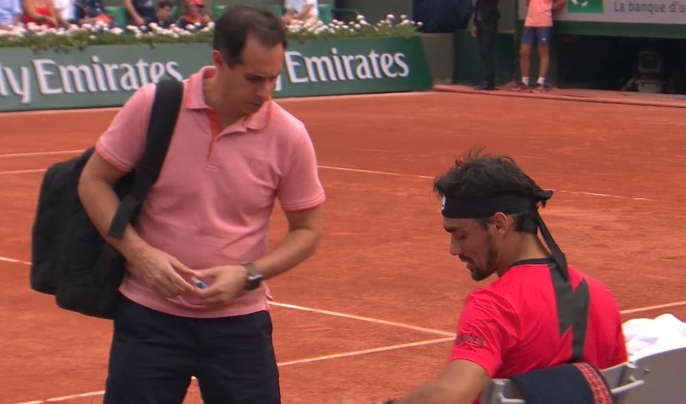 Insolite - Fognini fait appel au médecin pour se faire apporter