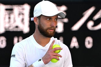 Video – Fritz Hits Moutet in the Face Mid-Point During Queen’s First Round  