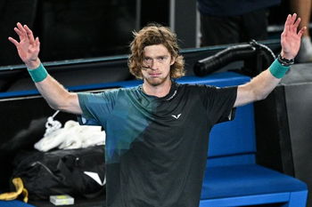 A dos puntos de la derrota, Rublev se beneficia del abandono de Davidovich Fokina en Toronto