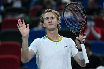 Korda analyse sa victoire face à Tsitsipas et évoque ses deux années difficiles causées par les blessures : « J’avais perdu ce feu intérieur »