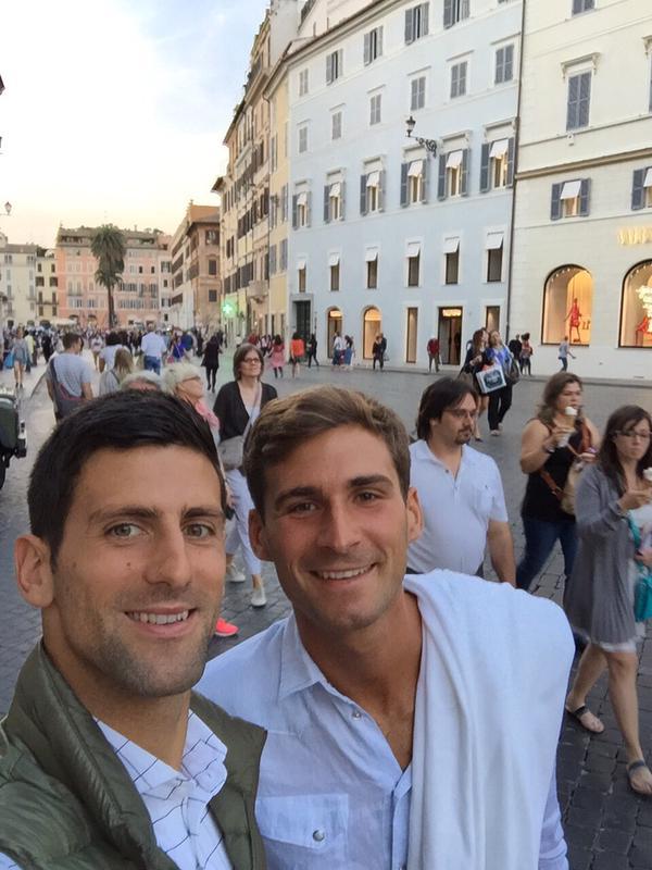 Djokovic a profité de son séjour romain pour passer du temps avec son petit frère Marko.