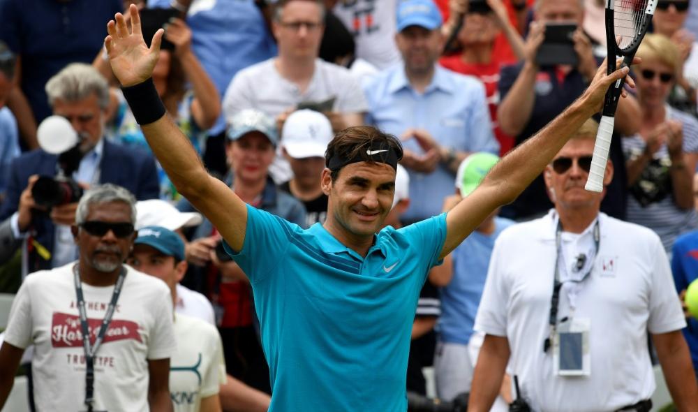 Federer saves 2 match points to reach quarters in Halle