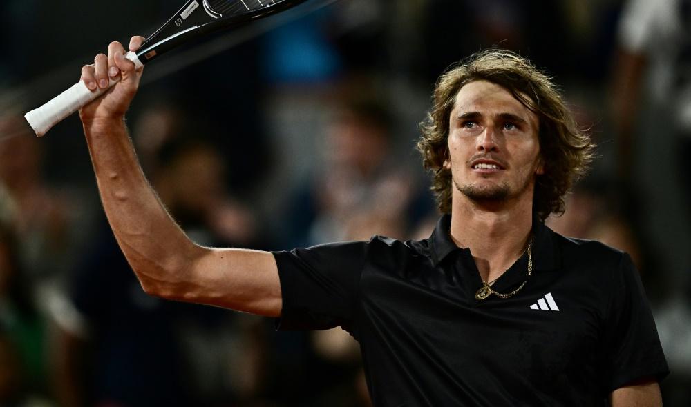 Après un début difficile, Zverev déroule contre De Jong à Roland-Garros