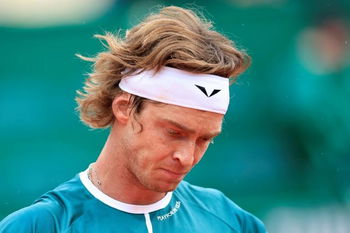 Video - Rublev signs one of the misfires of the year in Doha
