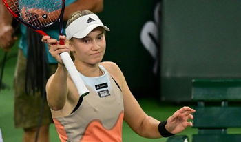 Rybakina domine Ostapenko et défiera Swiatek en huitièmes
