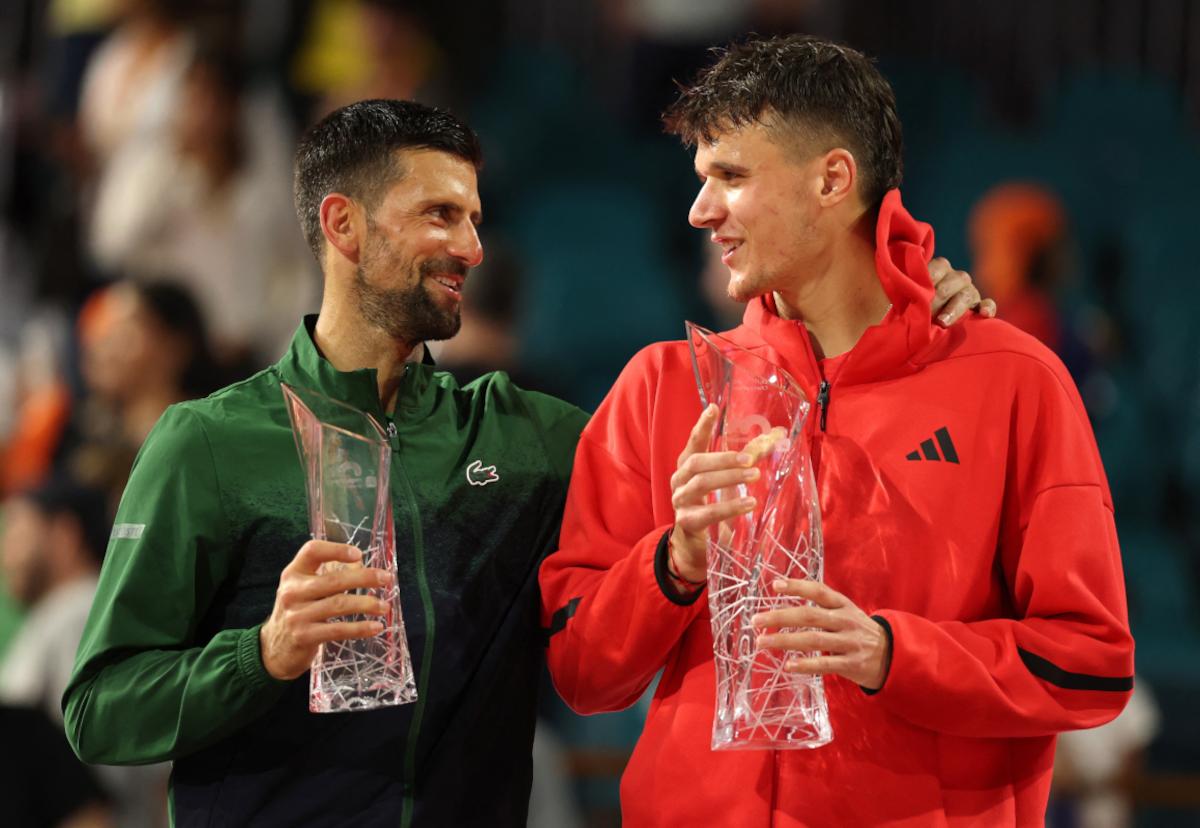 Djokovic felicita a Mensik tras su título en Miami: «Es tu momento»  