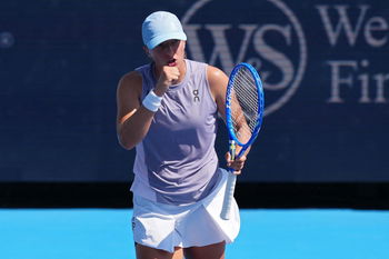 Swiatek Easily Advances to Third Round in Cincinnati  