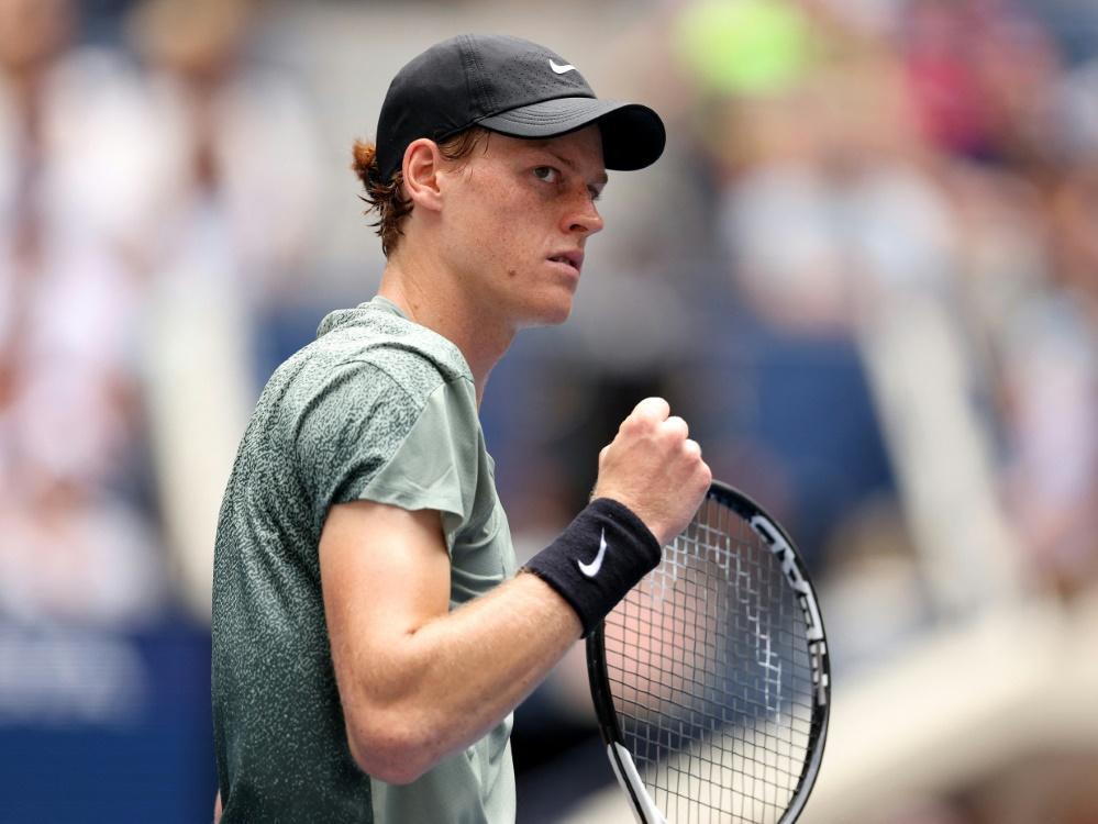 Stats : en quête d’un 4e Grand Chelem consécutif sur dur, Sinner se positionne devant Djokovic mais reste encore loin de Federer 