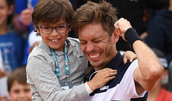 Mahut est le Français le plus âgé de l'histoire à rallier le 3e tour à Roland Garros à 37 ans et 4 mois après sa victoire sur Kohlschreiber.