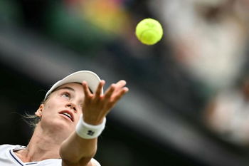 Rybakina se sent isolée sur le circuit WTA : « Personne ne m’a offert de soutien »