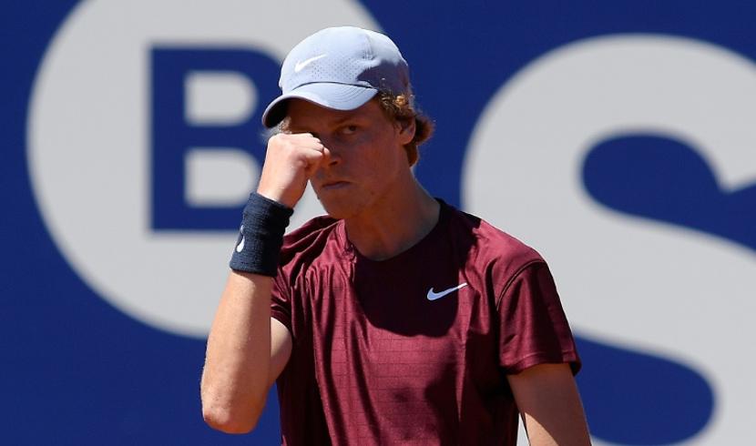 Sinner a frappé fort en stoppant Rublev à Barcelone ! Le jeune Italien a mené les débats de bout en bout et retrouvera Tsitsipas en demies