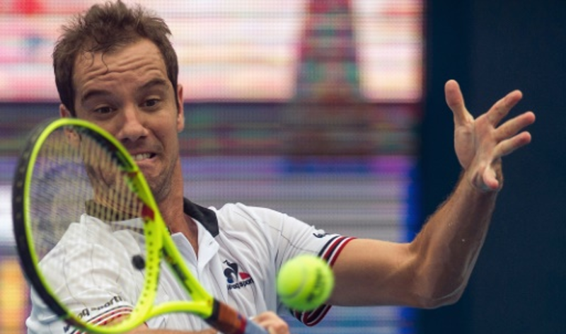 Gasquet, mené 7/6, 5/3, sauve deux balles de match, égalise, mais finit par s'incliner face à Berdych en finale de l'ATP 250 de Shenzhen.