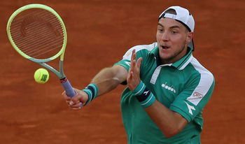 Struff surpris en demies à Bordeaux.
