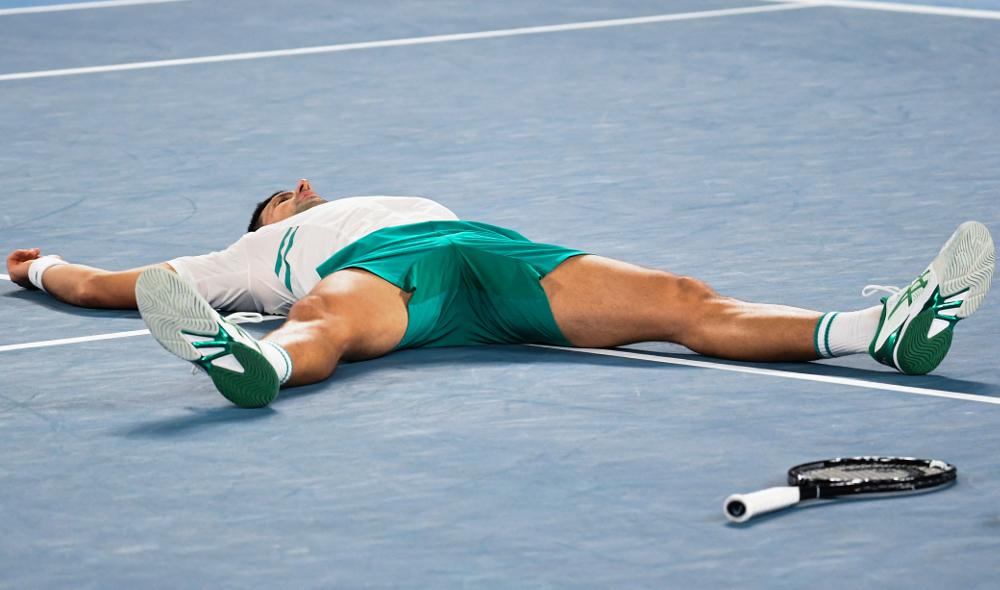 Djokovic remporte son 9ème Open d'Australie ! Le Serbe a été magistral pour déboussoler un Medvedev qui restait sur 20 victoires de rang
