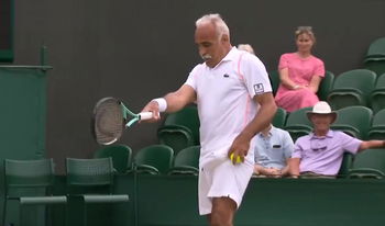 Insolite - Mansour Bahrami dans ses œuvres à Wimbledon.