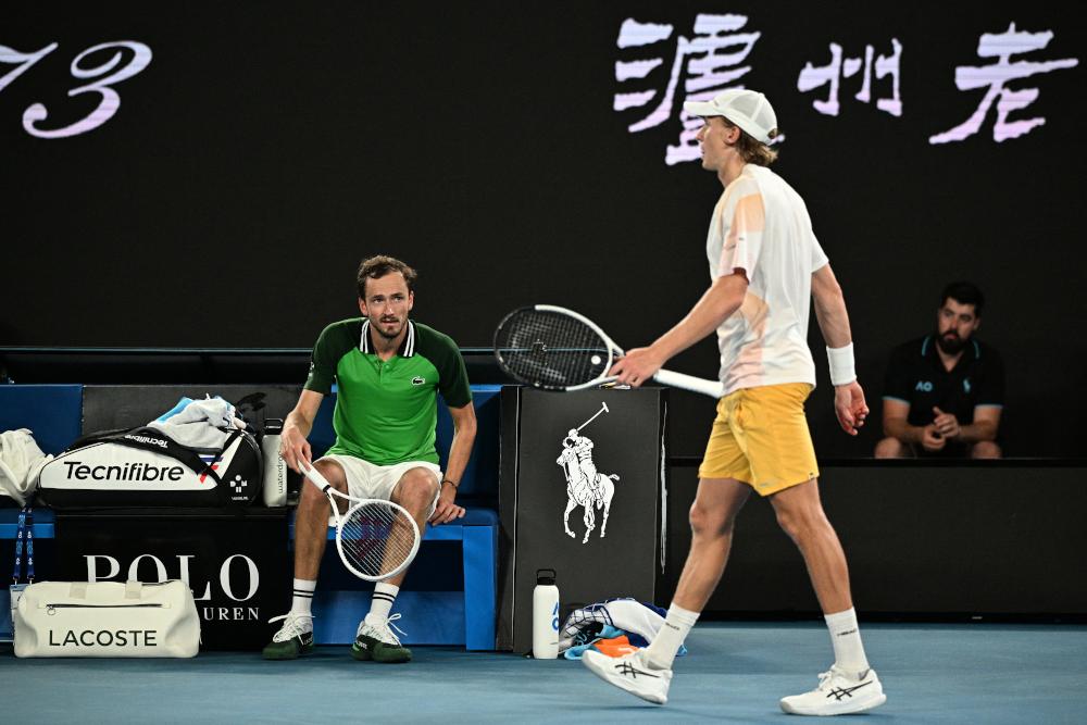 Medvedev and Ruusuvuori until the end of the night in Melbourne.