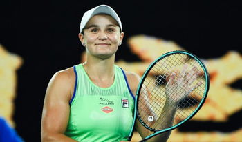 Barty écarte Kvitova et se hisse en demies 