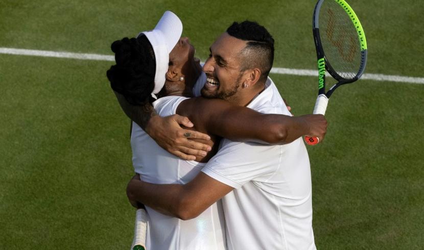 Kyrgios et Venus Williams côte à côte et victorieux en double mixte à Wimbledon