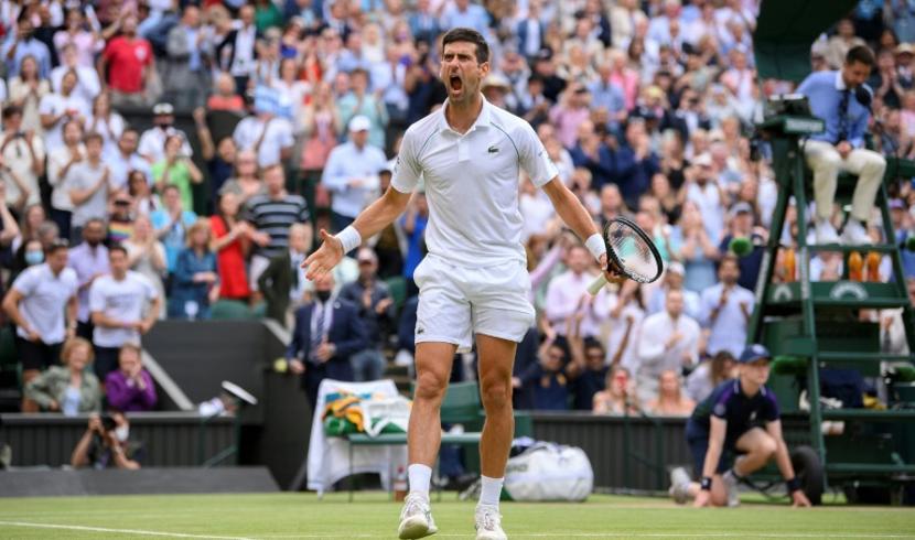 Djokovic wins Wimbledon and his 20th Grand Slam title ! The World #1 just beat Berrettini on Centre Court to match Federer and Nadal record