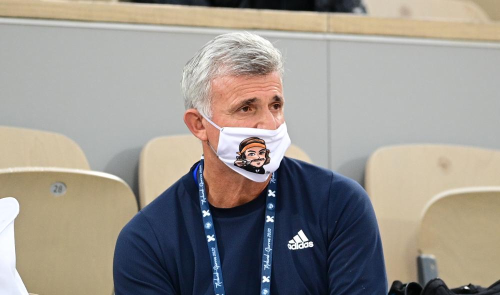 Tsitsipas nous en dit plus sur l'origine du Tsitsi-mask qu'arbore son père à chaque match en tribune