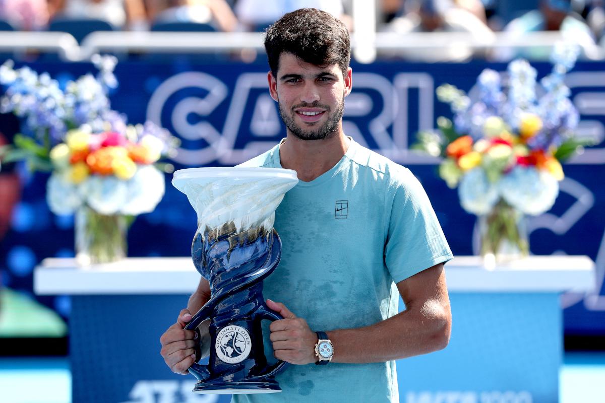 Alcaraz remporte le Masters 1000 de Cincinnati après l’abandon de Sinner