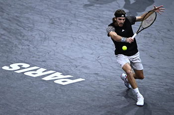Tsitsipas joins Dimitrov in semis at Paris-Bercy!