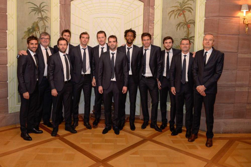 Les bleus en costar pour le diner officiel