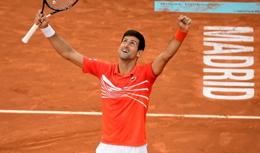 Djokovic mate Tsitsipas et remporte le titre à Madrid ! A nouveau très solide, le n°1 mondial n'a pas laissé la moindre ouverture au Grec