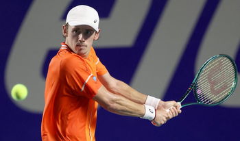 De Minaur makes a successful return to competition!