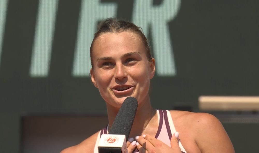 Sabalenka (au public du Chatrier) : Nous savons tous que vous êtes là pour voir Novak (NDLR, qui affronte Khachanov dans la foulée) mais je préfère penser que c'est pour moi (rires)