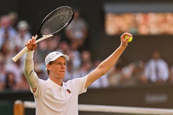 Sinner domine Djokovic pour rejoindre sa première finale à Wimbledon