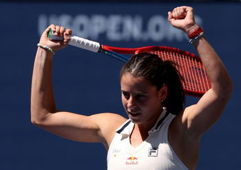 Navarro wygrywa maraton ze Stearnsem w pierwszej rundzie Australian Open