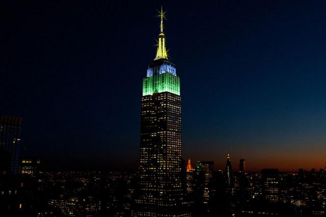 L'Empire State Building a célébré l'US Open 2015 en se parant de vert, bleu (pour le court) et jaune (pour la balle) dans la nuit de  lundi