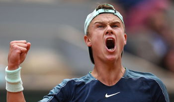 Zwei Punkte vor der Niederlage: Rune dreht das Spiel gegen Halys und erreicht das Achtelfinale von Roland-Garros  