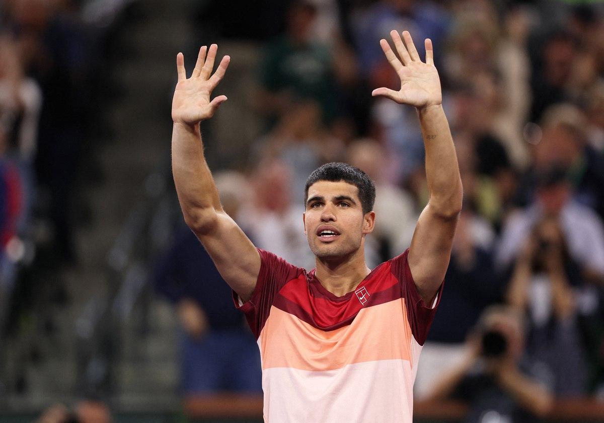 Alcaraz domineert Cerundolo om halve finales van Indian Wells te bereiken