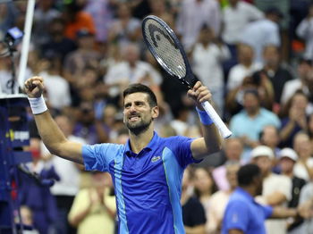Djokovic maîtrise Fritz pour se hisser en demies !