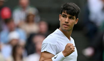 Alcaraz à un set de la finale de Wimbledon !