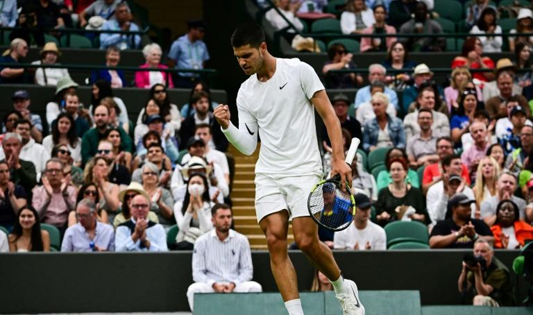 « Je ne veux pas encore penser à dimanche », les premiers mots d’Alcaraz après sa victoire en demi-finale de Wimbledon