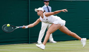 Barty chute face à Riske à Wimbledon 