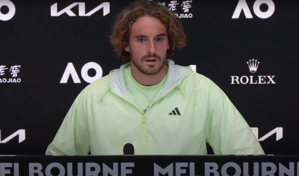 Tsitsipas : Je prends cette défaite comme un coup très dur, qui va peut-être me réveiller, secouer mon égo