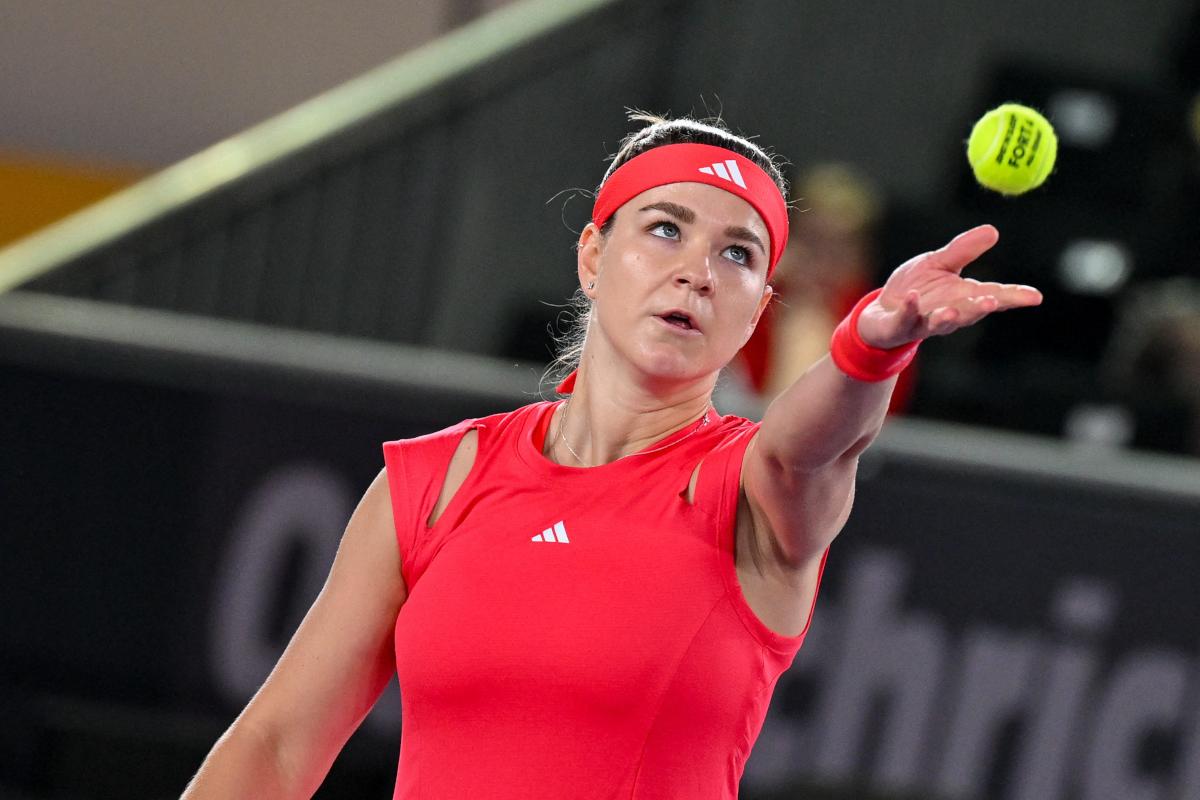 Vídeo - Cuando Muchova se encarga de las cosas de Azarenka, lesionada, tras su retirada