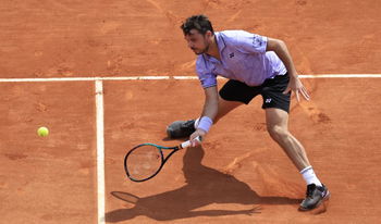 Wawrinka se rinde ante Martínez en Bucarest