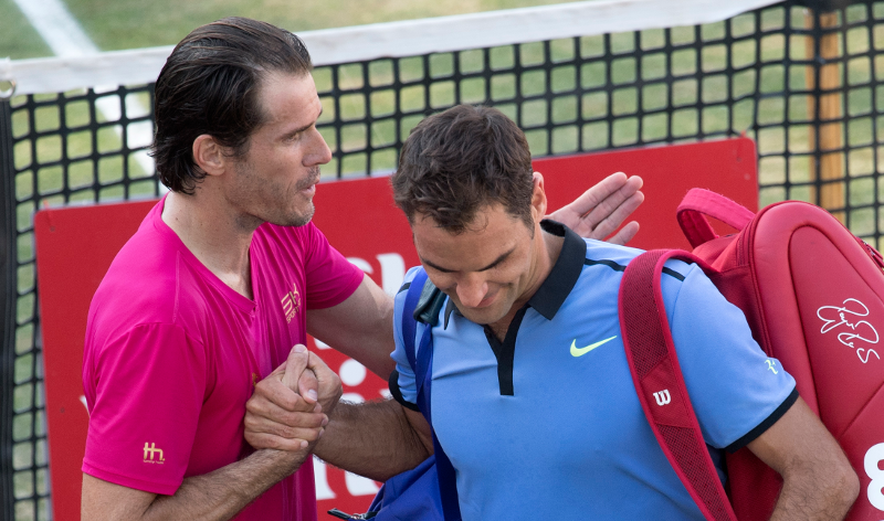 Federer a manqué une balle de match avant de chuter face à Haas à Stuttgart